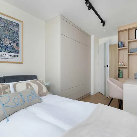 Apartman Klimatyzowany Z Balkonem Blisko Centrum Krakowa By Renters Krakkó