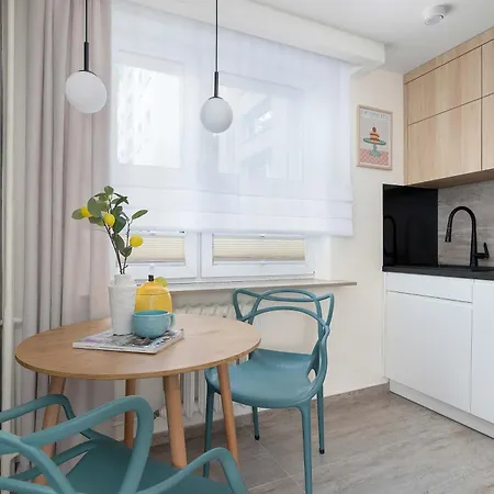 Apartman Klimatyzowany Z Balkonem Blisko Centrum Krakowa By Renters Krakkó
