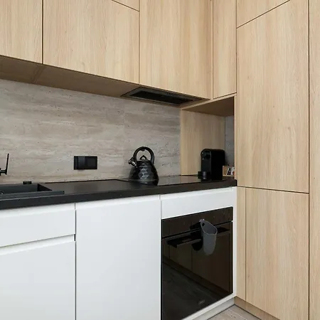 Klimatyzowany Z Balkonem Blisko Centrum Krakowa By Renters Apartman *