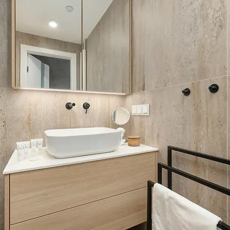 Klimatyzowany Z Balkonem Blisko Centrum Krakowa By Renters Apartman