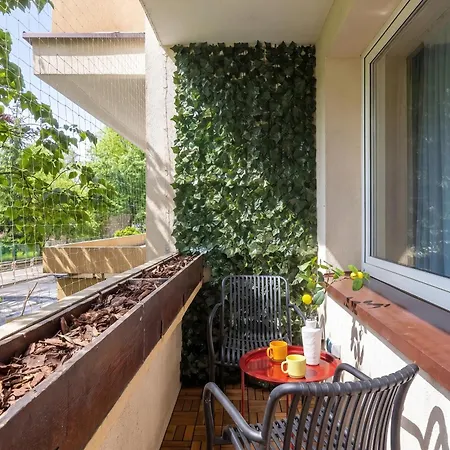 Apartman Klimatyzowany Z Balkonem Blisko Centrum Krakowa By Renters Krakkó