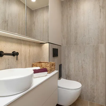 Klimatyzowany Z Balkonem Blisko Centrum Krakowa By Renters Apartman *